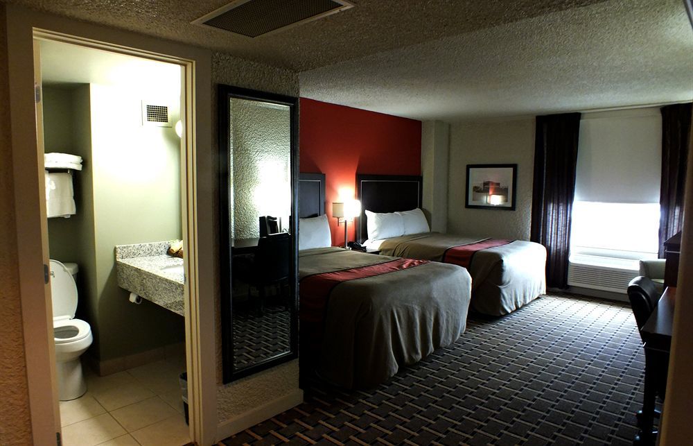 Ramada By Wyndham Edmonton Yellowhead Nw Exteriör bild