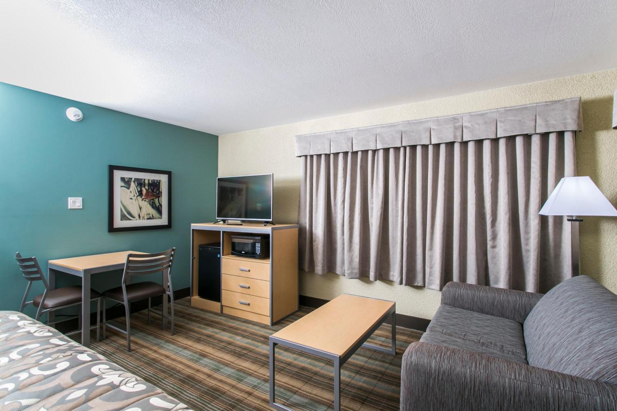 Ramada By Wyndham Edmonton Yellowhead Nw Exteriör bild
