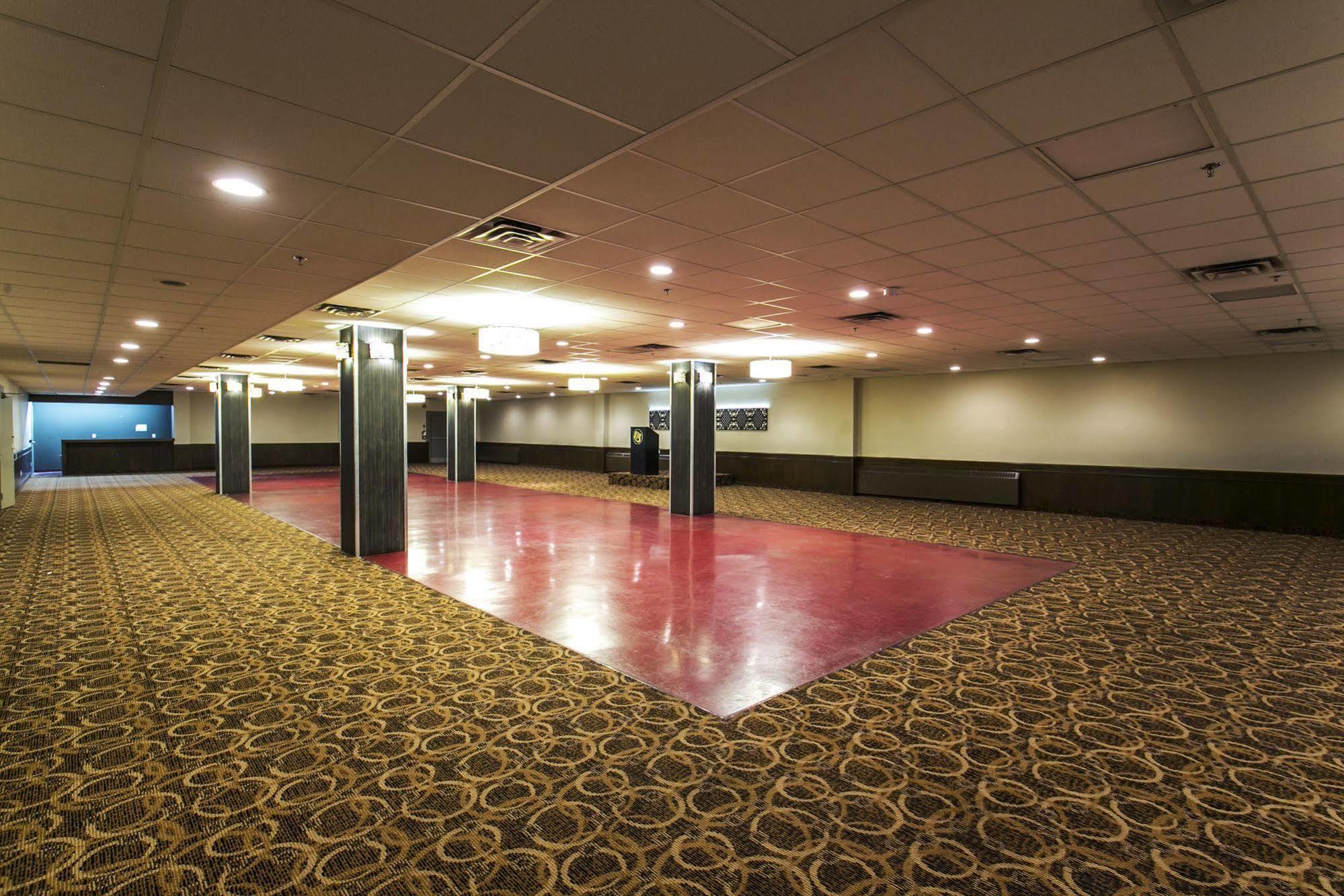 Ramada By Wyndham Edmonton Yellowhead Nw Exteriör bild