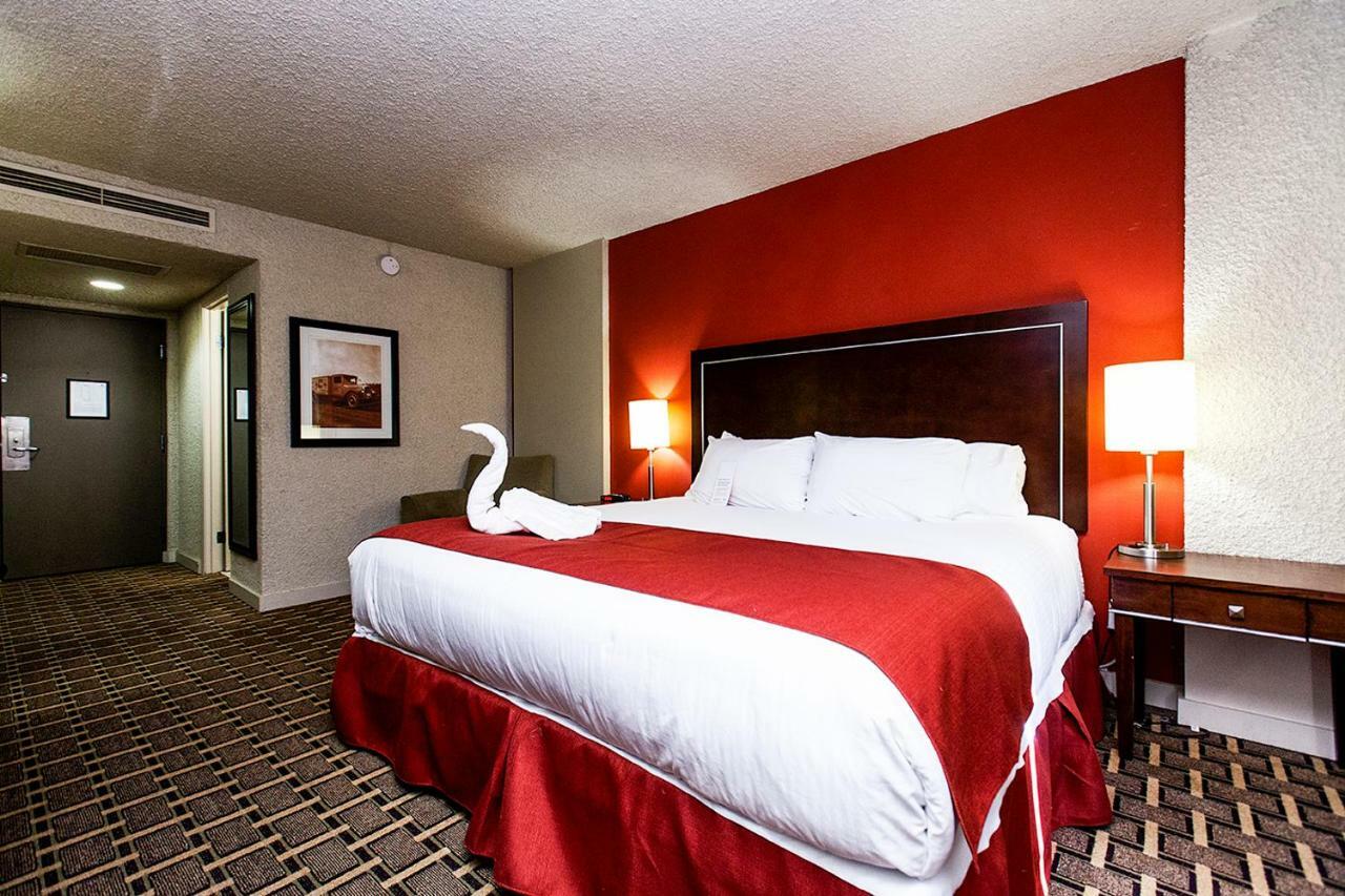 Ramada By Wyndham Edmonton Yellowhead Nw Exteriör bild